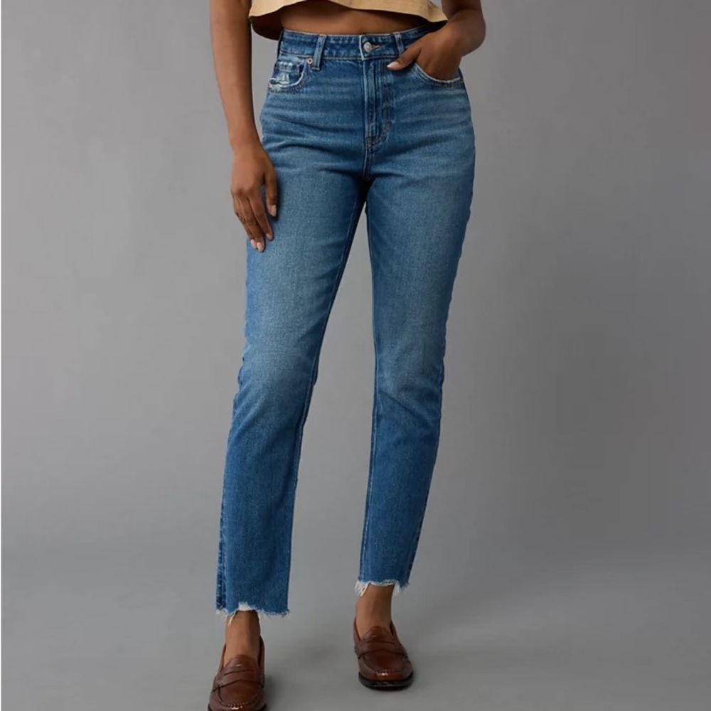 American Eagle strigid mom jeans
